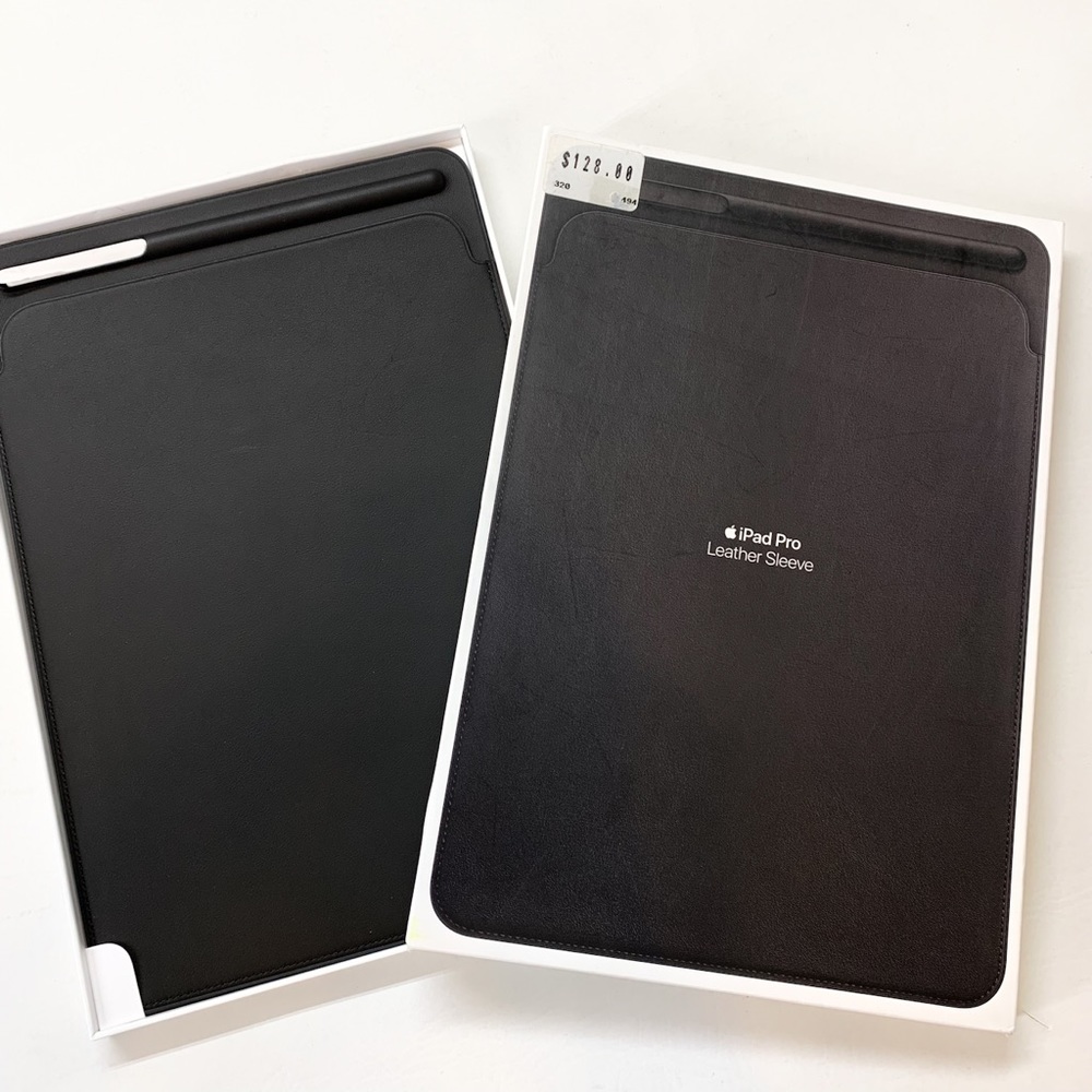 Apple Genuine iPad Pro 10.5” - Natural Leather Black Sleeve 🍎